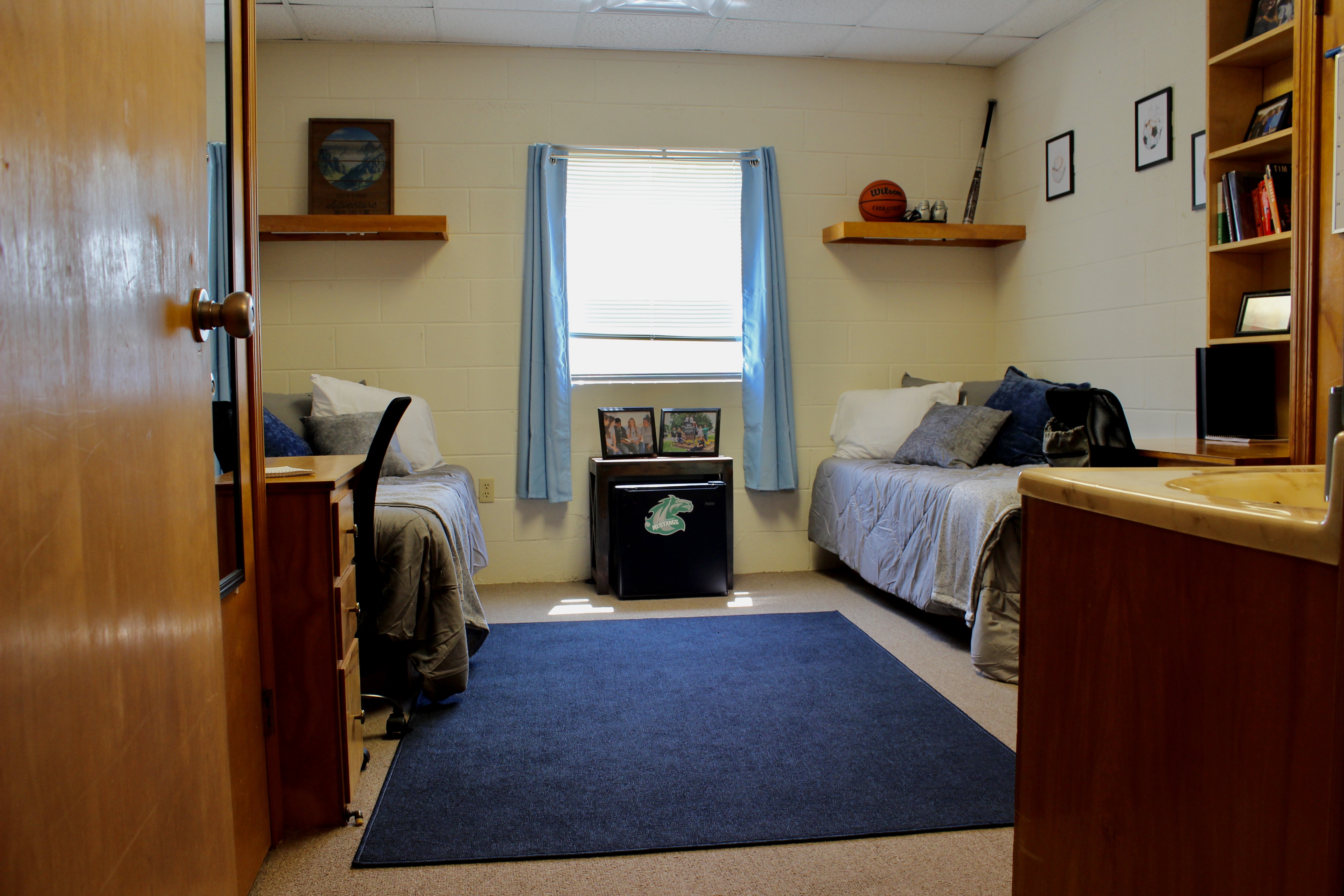 dorm_room.jpeg (x)px dorm_room.jpeg (x)px